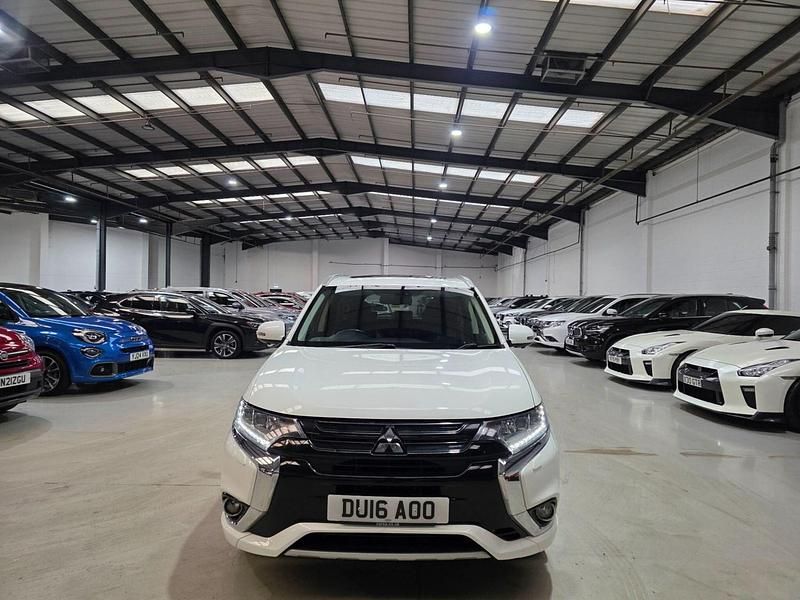 Used Mitsubishi Outlander P-HEV 2016 White Estate