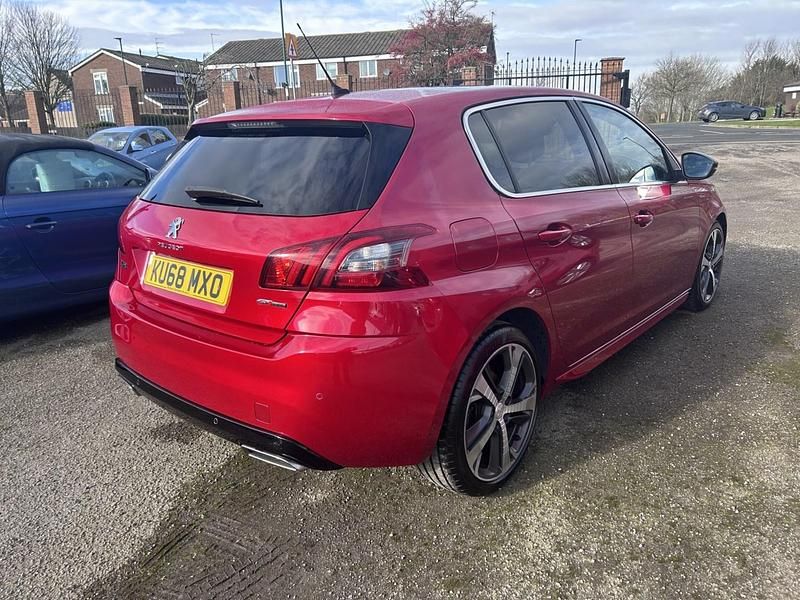Używany Peugeot 308 GT-line 2018 Czerwony Hatchback
