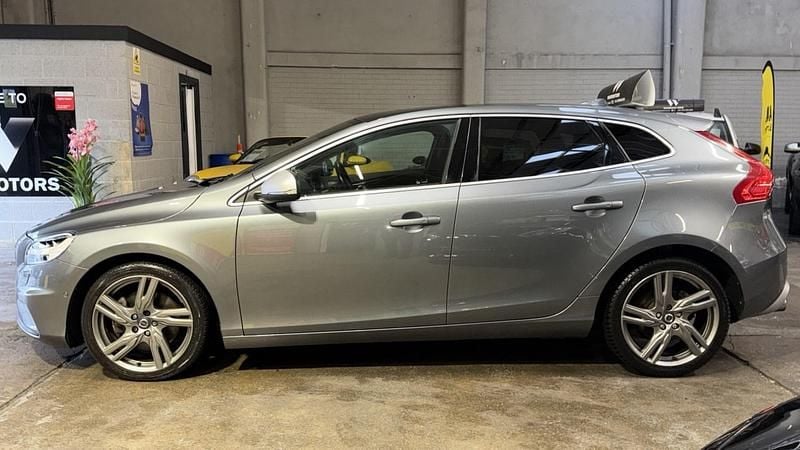 Used Volvo V40 R-Design Pro 2019 Grey Estate