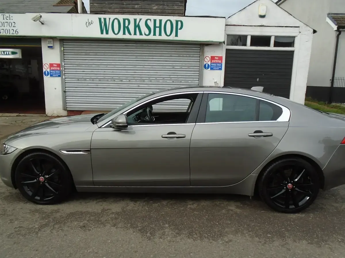 Used Jaguar XE Portfolio 180 HP (132 kW) 2017 Silver Sedan