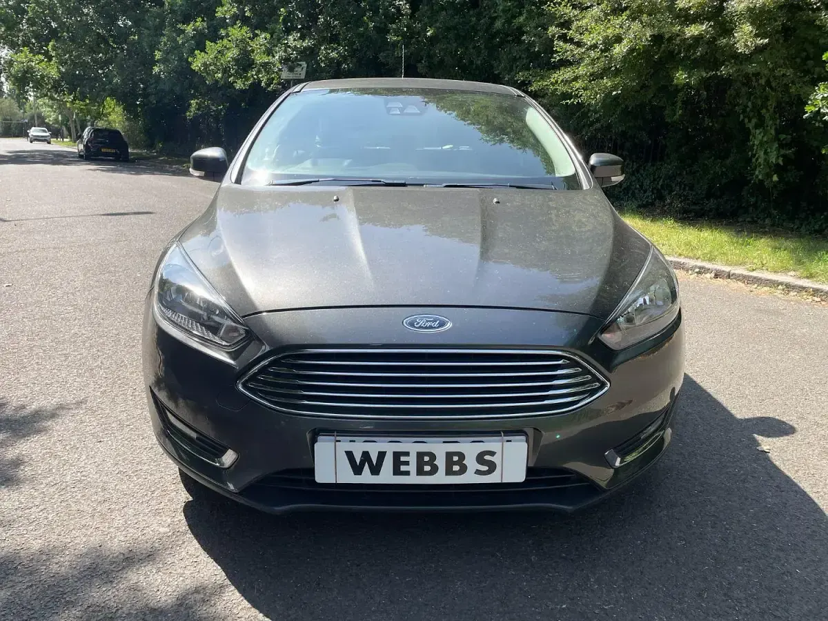 Used Ford Focus Titanium 120 HP (88 kW) 2016 Grey Hatchback