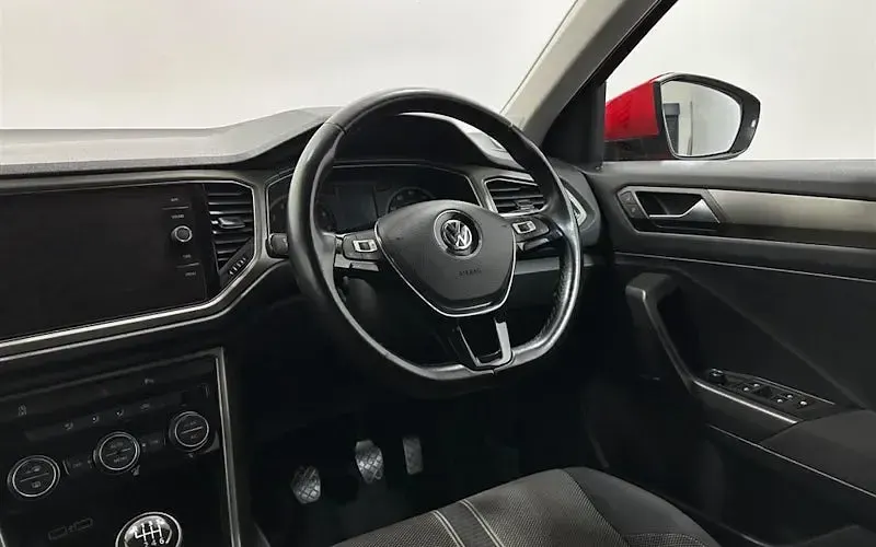 Used VW T-Roc SE 116 HP (85 kW) 2020 Red SUV