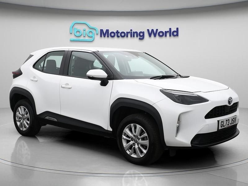 White Used 2023 Toyota Yaris Hybrid Hatchback | £18,400 (Fair price) - Image 1/4