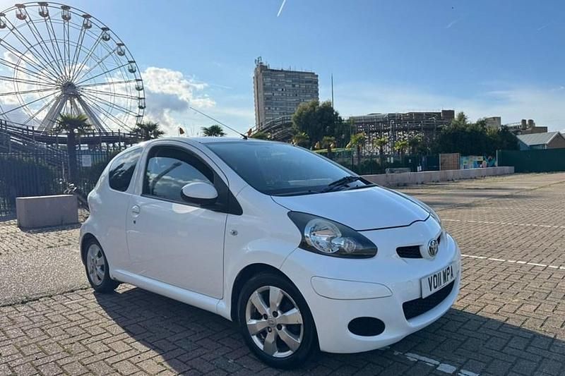 White Used 2011 Toyota Aygo Hatchback | £1,995 (Fair price) - Image 1/1