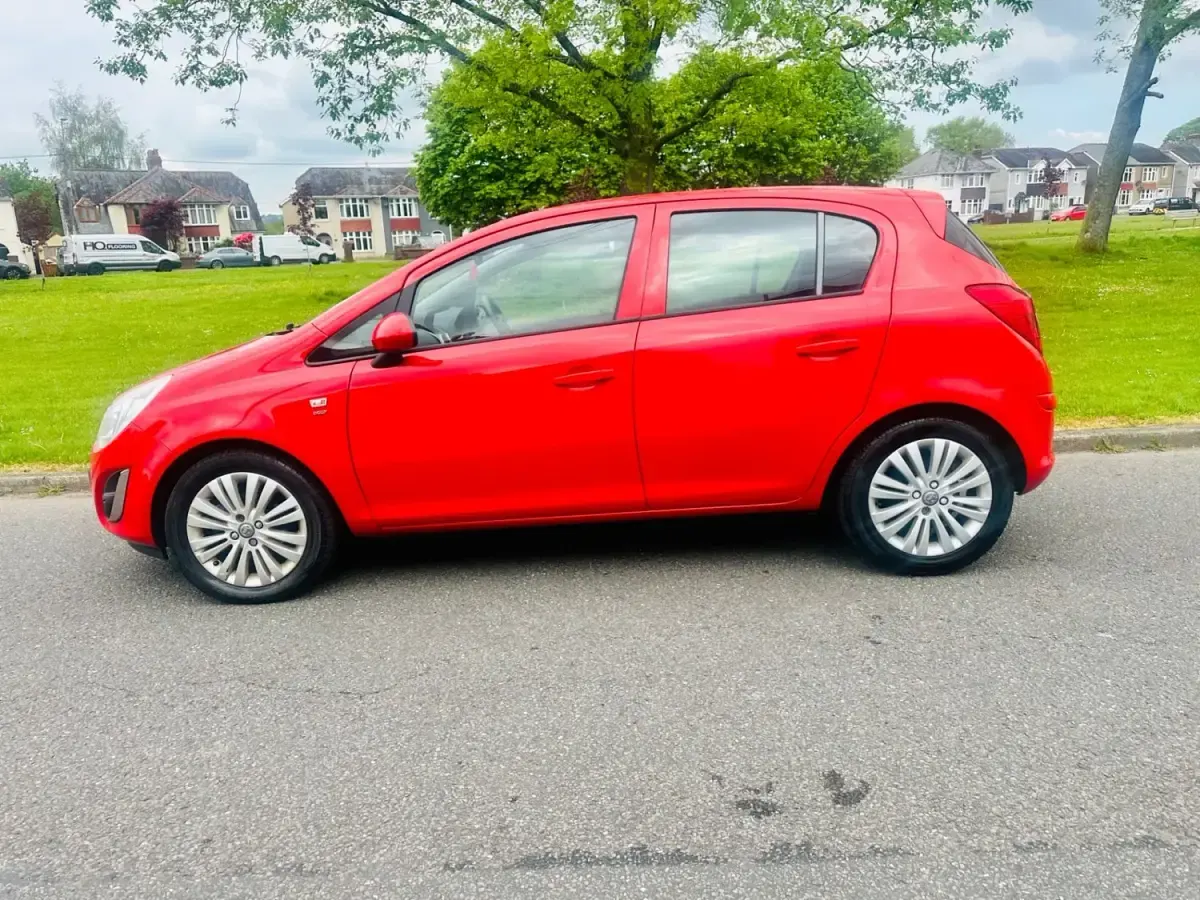 Second-hand Vauxhall Corsa 84 CP (61 kW) 2013 Roșu Hatchback