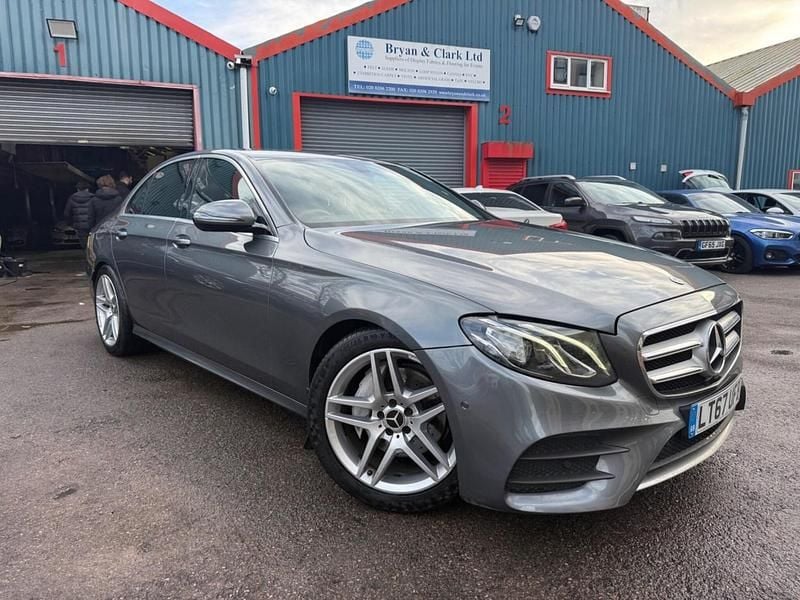 Begagnad Mercedes E220 AMG line 2017 Grå Sedan