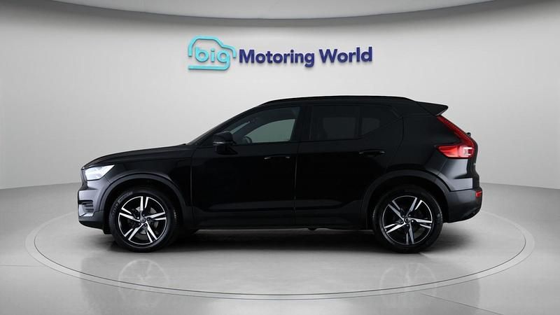 Used Volvo XC40 R-Design 161 HP (118 kW) 2022 Black SUV