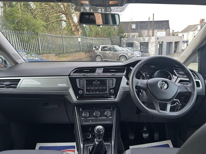 Usado VW Touran S 115 HP (84 kW) 2017 Azul Monovolume