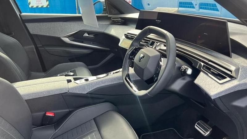 Used Peugeot e-3008 GT 152 kW (207 HP) 2025 Grey SUV