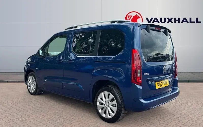 Second-hand Vauxhall Combo Elite 131 CP (96 kW) 2021 Albastru Monovolum