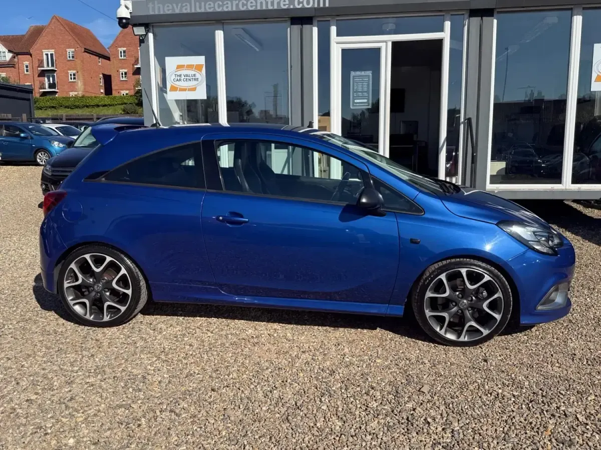 Second-hand Vauxhall Corsa 205 CP (150 kW) 2015 Albastru Hatchback