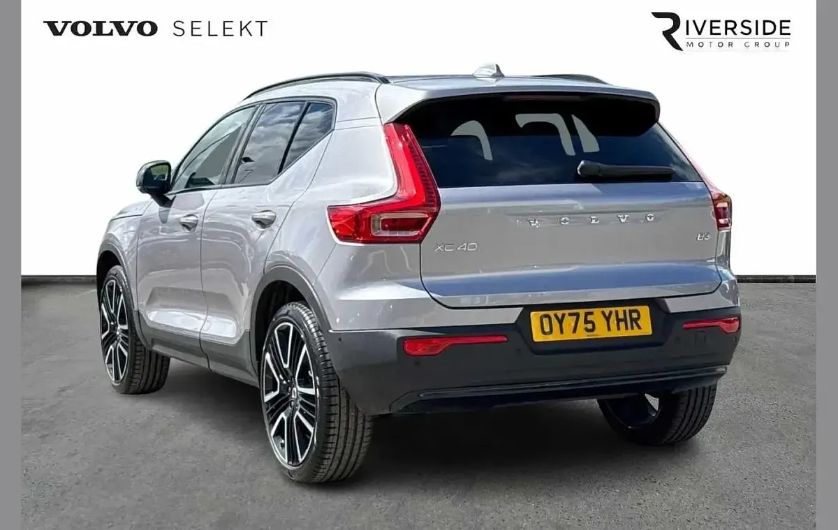 New Volvo XC40 Ultra 163 HP (119 kW) 2026 Aurora silver SUV