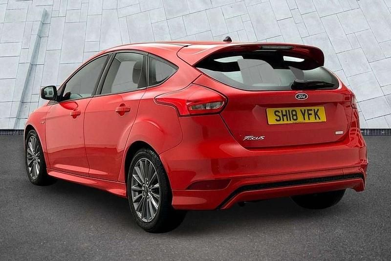 Used Ford Focus ST-Line 138 HP (101 kW) 2018 Red Hatchback