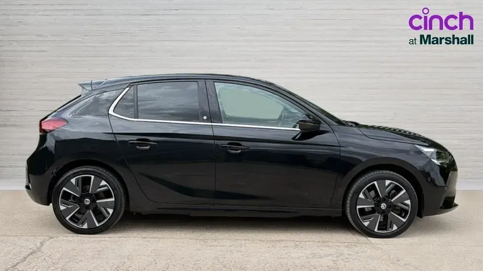 Used Vauxhall Corsa-e Elite 100 kW (136 HP) 2022 Diamond black met. Hatchback