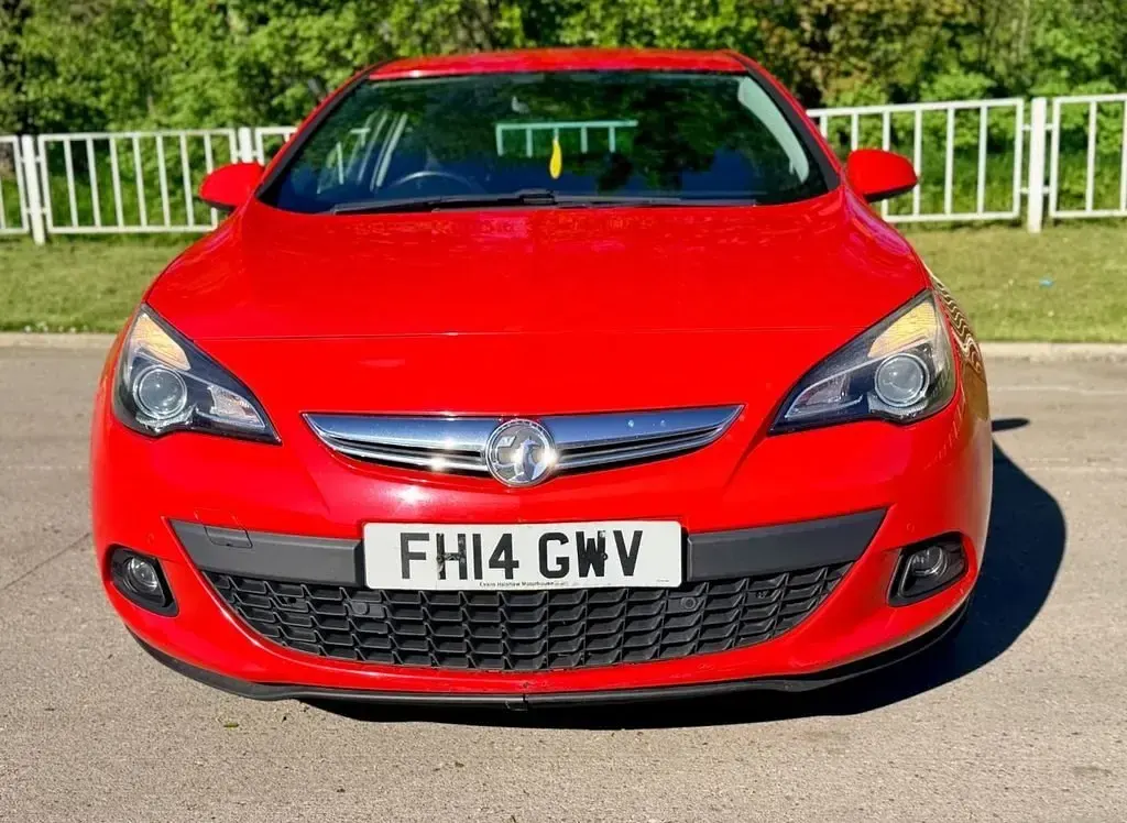 Second-hand Vauxhall Astra GTC SRi 2014 Roșu Hatchback