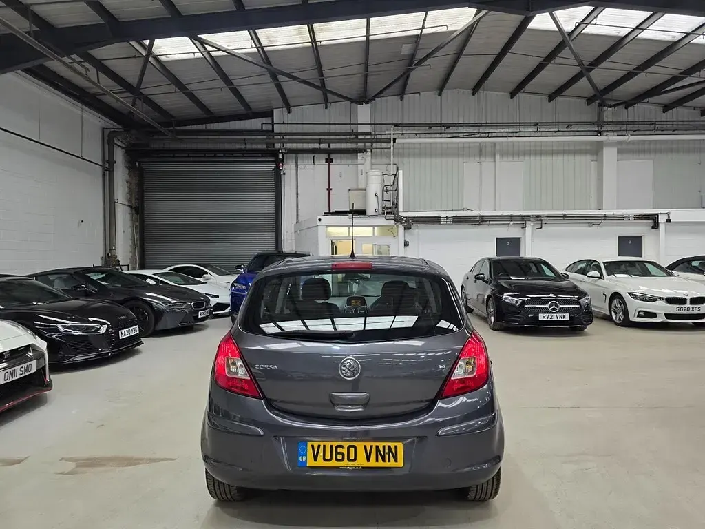 Begagnad Vauxhall Corsa 100 HK (73 kW) 2010 Grå Halvkombi