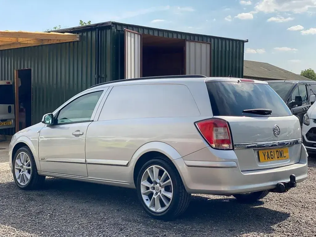Used Vauxhall Astra Sportive 125 HP (91 kW) 2012 Silver Van