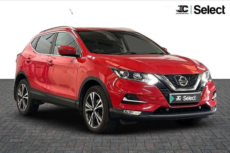 Red Used 2017 Nissan Qashqai N-Connecta SUV | £9,100 (Fair price) - Image 1/4