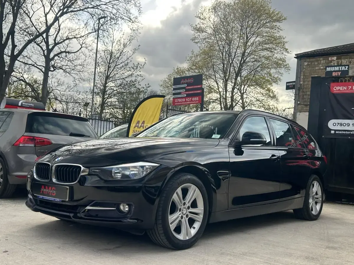Begagnad BMW 318 Sport Line 2014 Svart Kombi