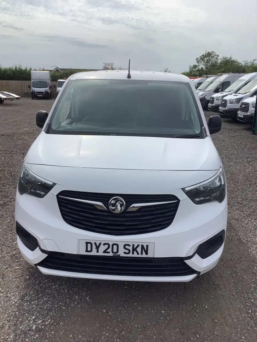 Used Vauxhall Combo Sportive 100 HP (73 kW) 2020 White MPV