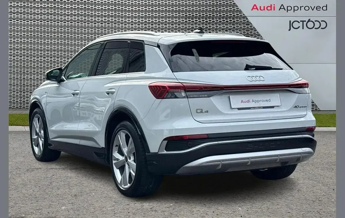 Used Audi Q4 e-tron S-Line 150 kW (204 HP) 2023 White SUV