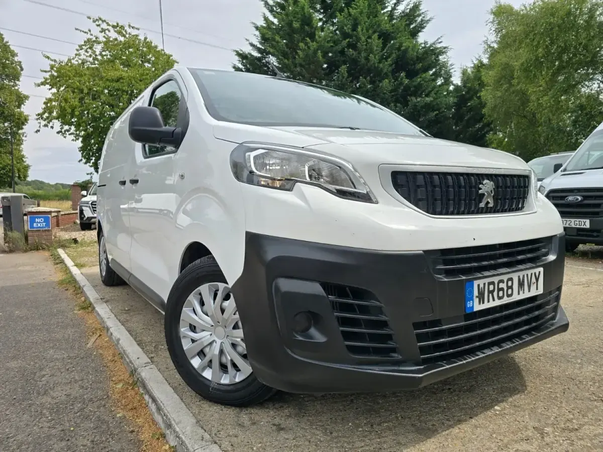 Second-hand Peugeot Expert 2019 Alb Van