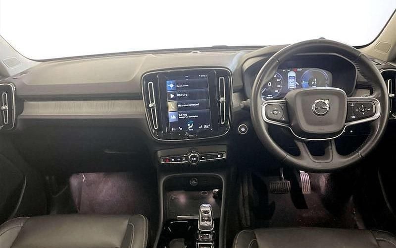 Used Volvo XC40 Inscription 211 HP (155 kW) 2021 White SUV