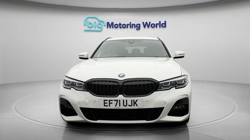 Used BMW 330e M Sport 292 HP (214 kW) 2022 White Estate
