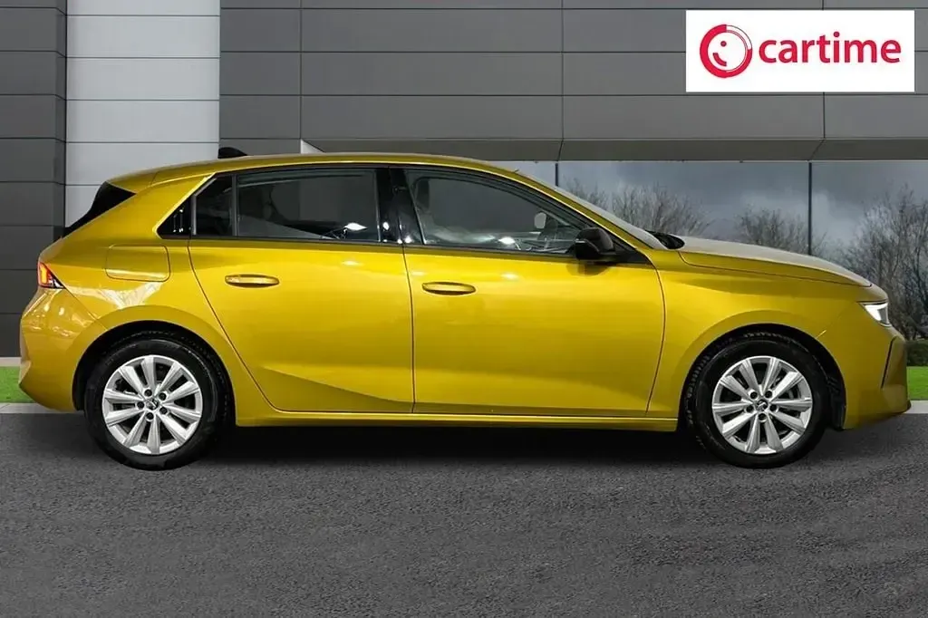 Gebraucht Vauxhall Astra Design Edition 130 PS (95 kW) 2022 Gelb Kleinwagen