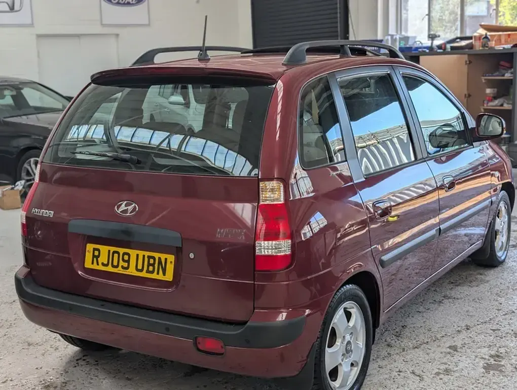 Used Hyundai Matrix Style 103 HP (75 kW) 2009 Red MPV