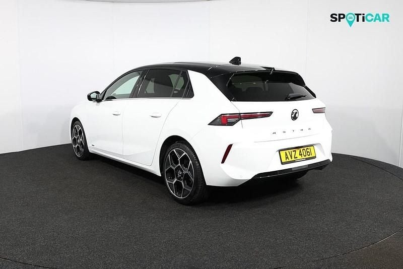 Used Vauxhall Astra Ultimate 131 HP (96 kW) 2022 White Hatchback