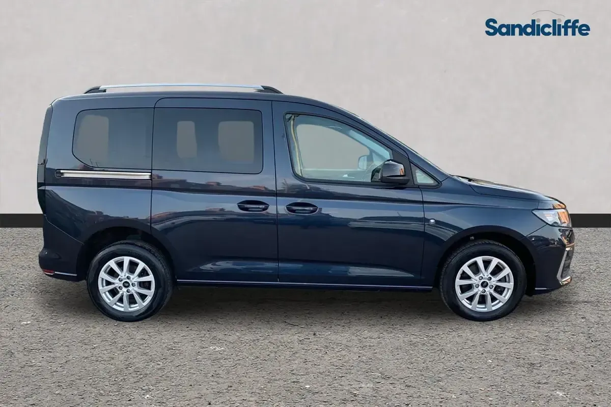 Used Ford Tourneo Titanium 114 HP (83 kW) 2024 Blue cyclone Estate