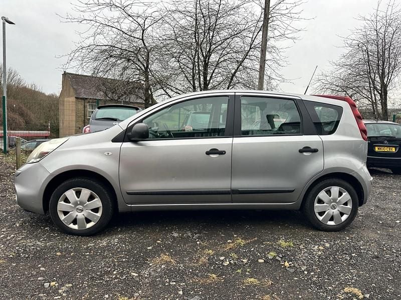 Used Nissan Note 90 HP (66 kW) 2012 Silver Hatchback