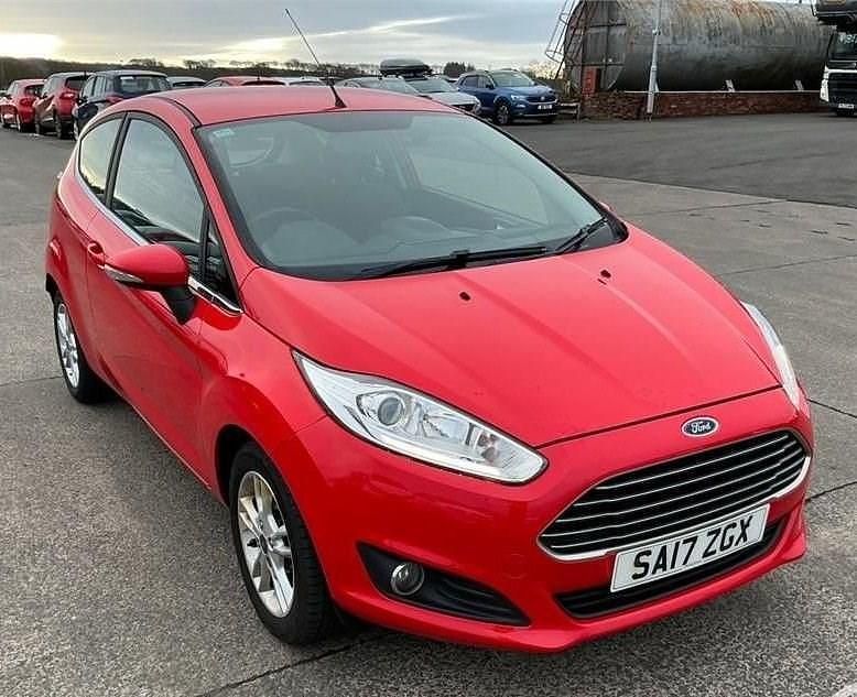Used Ford Fiesta Zetec 82 HP (60 kW) 2017 Red Hatchback