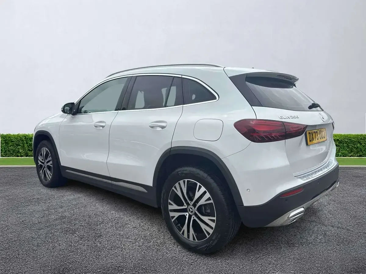 Used Mercedes GLA200 Executive 163 HP (119 kW) 2023 White SUV