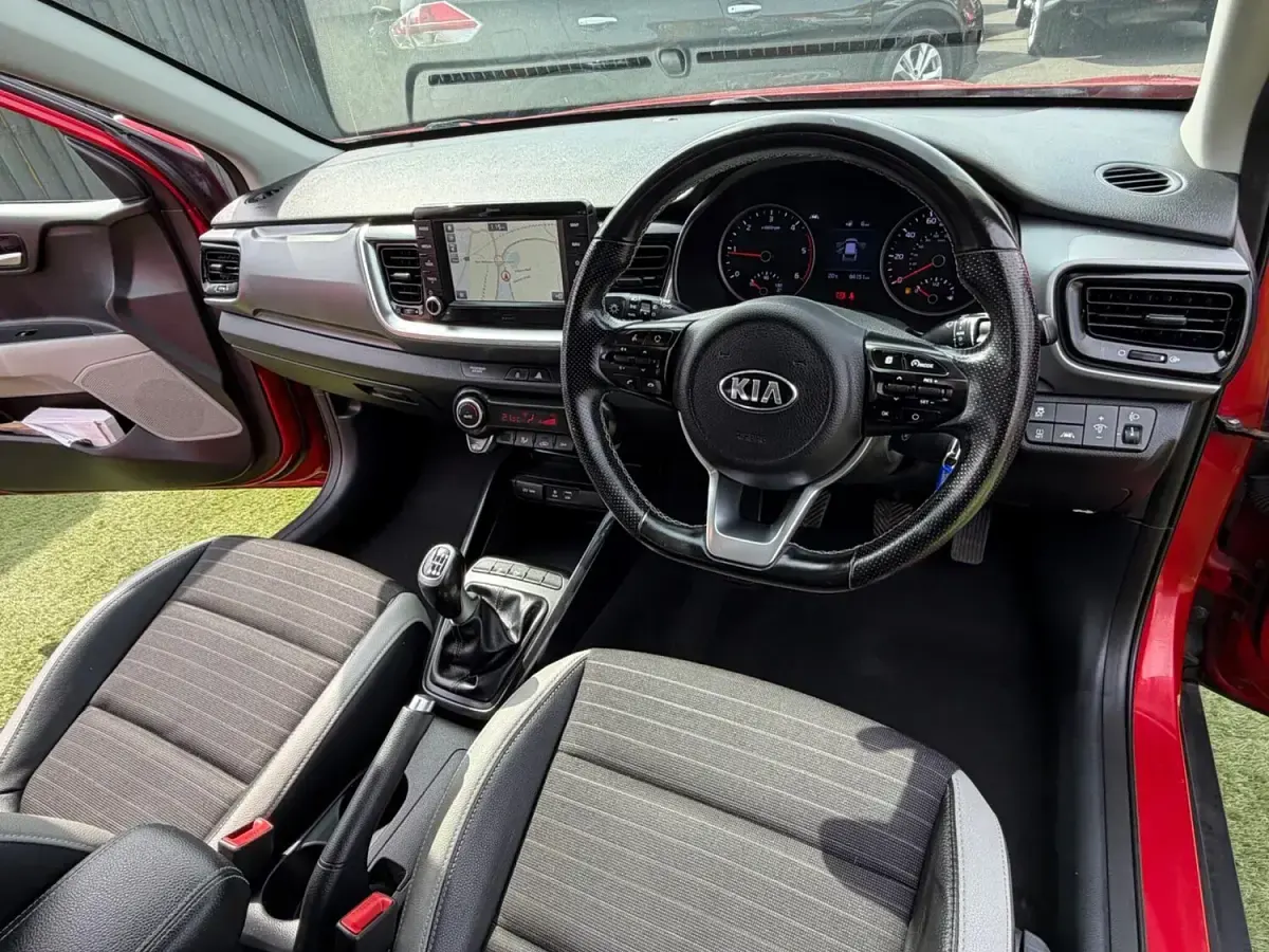 Used Kia Stonic 114 HP (83 kW) 2019 Red SUV