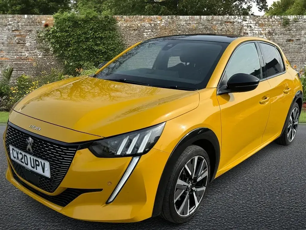 Used Peugeot 208 GT-line 100 HP (73 kW) 2020 Yellow Hatchback