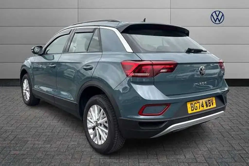 Used VW T-Roc Life 150 HP (110 kW) 2024 Blue SUV