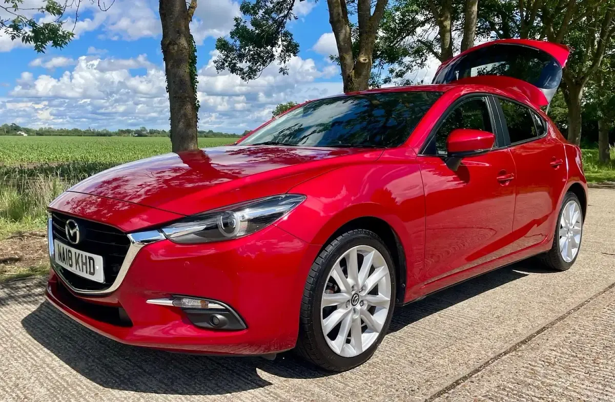 Used Mazda 3 Inclusive 165 HP (121 kW) 2018 Red Hatchback