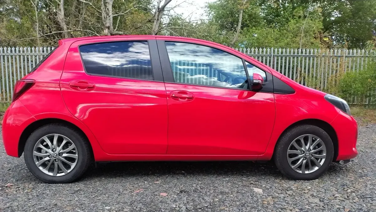 Used Toyota Yaris 99 HP (72 kW) 2017 Red Hatchback