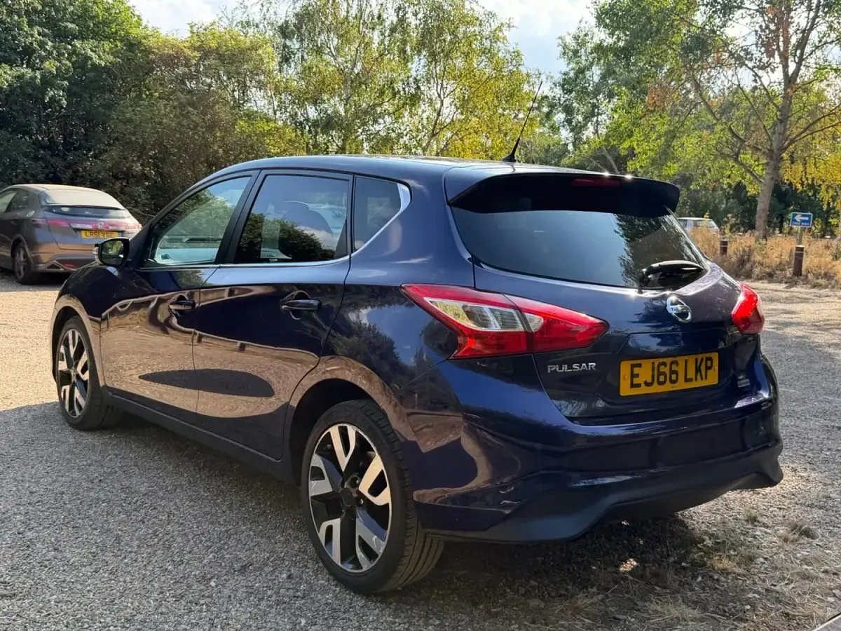 Used Nissan Pulsar Tekna 115 HP (84 kW) 2016 Blue Hatchback