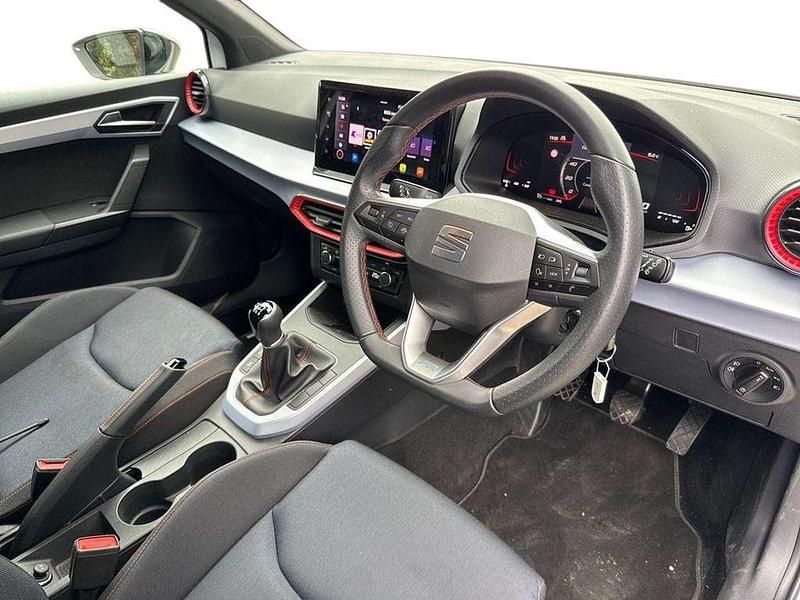 Used Seat Arona FR 113 HP (83 kW) 2025 White SUV