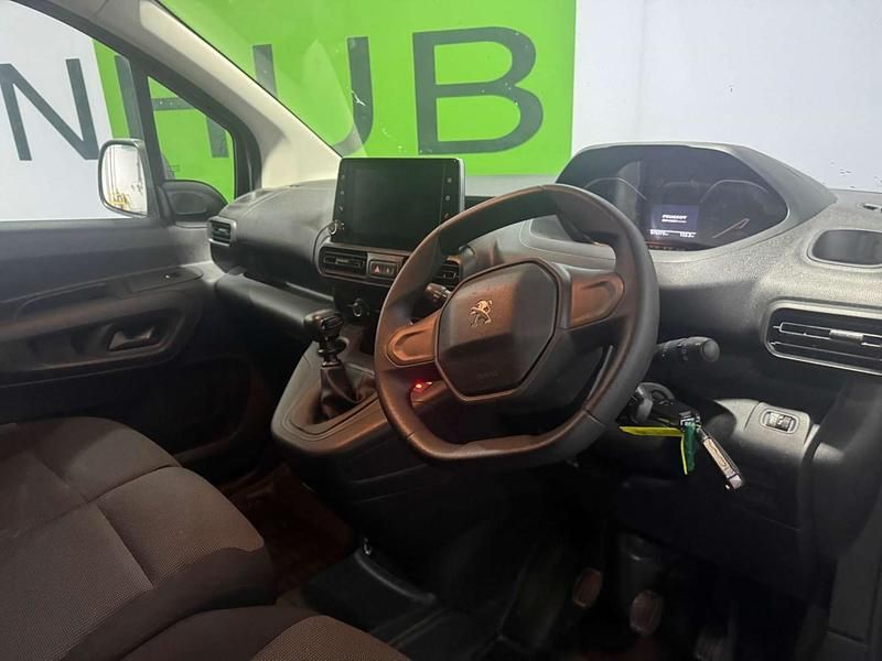 Used Peugeot Partner Premium 2023 White MPV