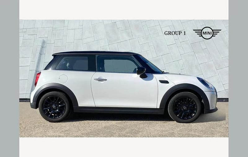 Used Mini Cooper Classic 136 HP (100 kW) 2023 White Hatchback