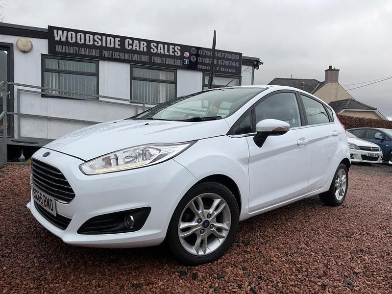 Used Ford Fiesta Zetec 75 HP (55 kW) 2016 White Hatchback