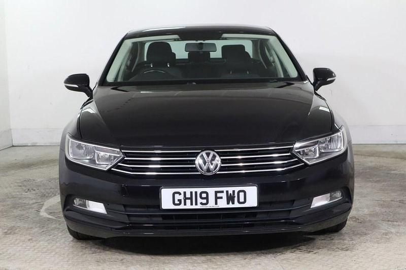 Usado VW Passat S 150 CV (110 kW) 2019 Negro Berlina
