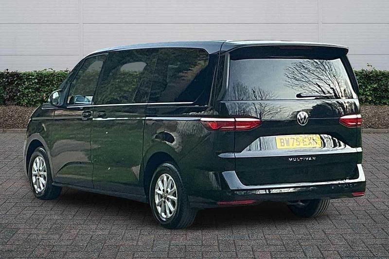 Begagnad VW Multivan Life 150 HK (110 kW) 2026 Svart Van