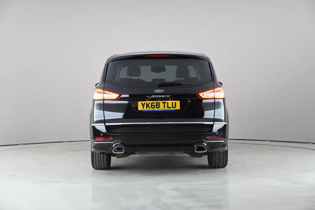 Usado Ford S-MAX Vignale 150 HP (110 kW) 2019 Preto Monovolume