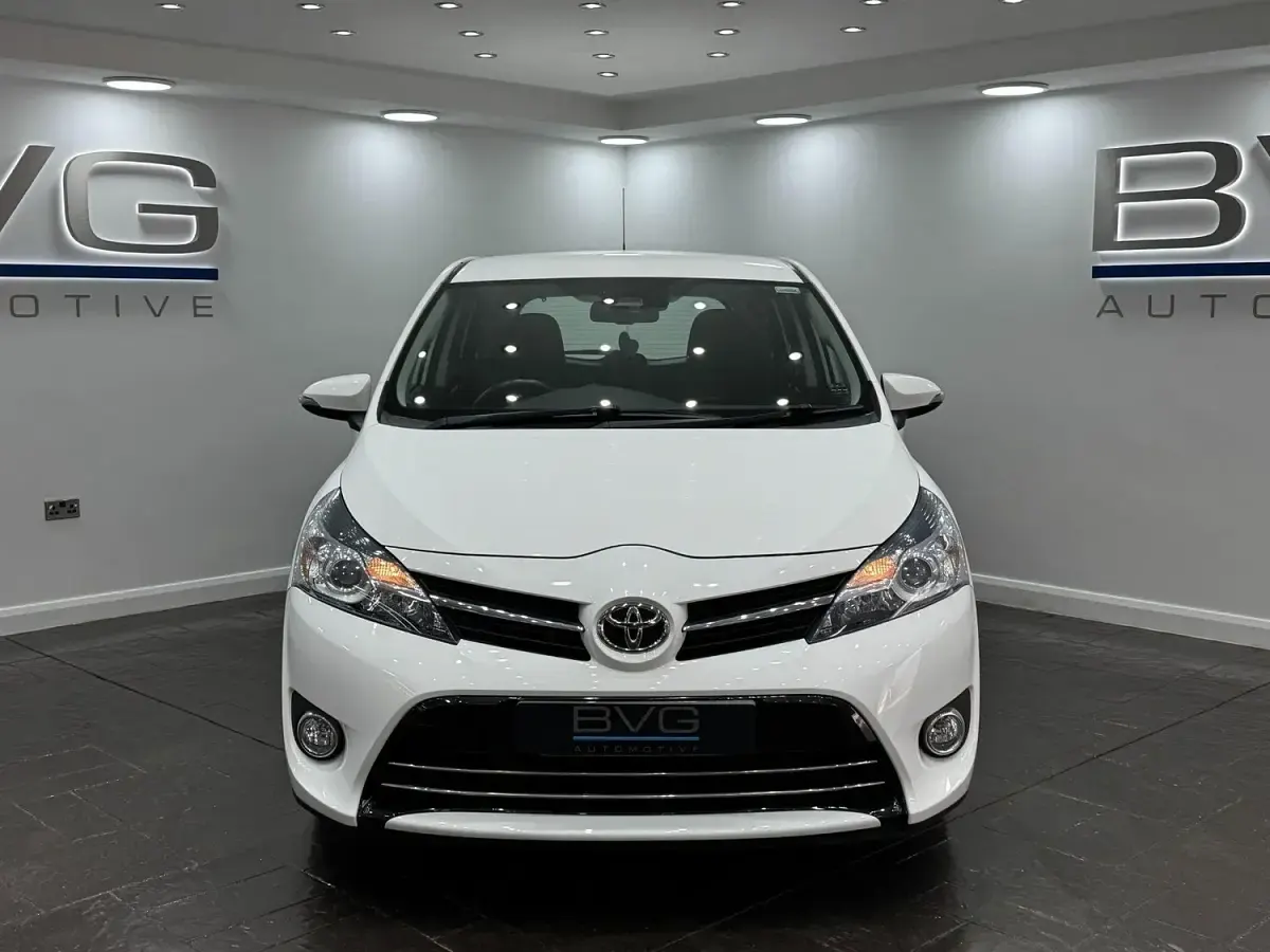 Used Toyota Verso Multidrive S 147 HP (108 kW) 2017 White MPV