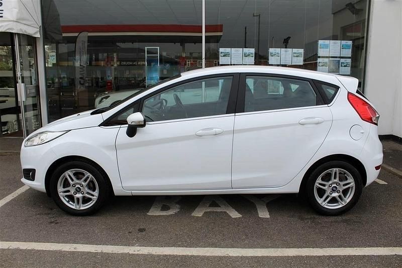 Used Ford Fiesta Zetec 2014 White Hatchback